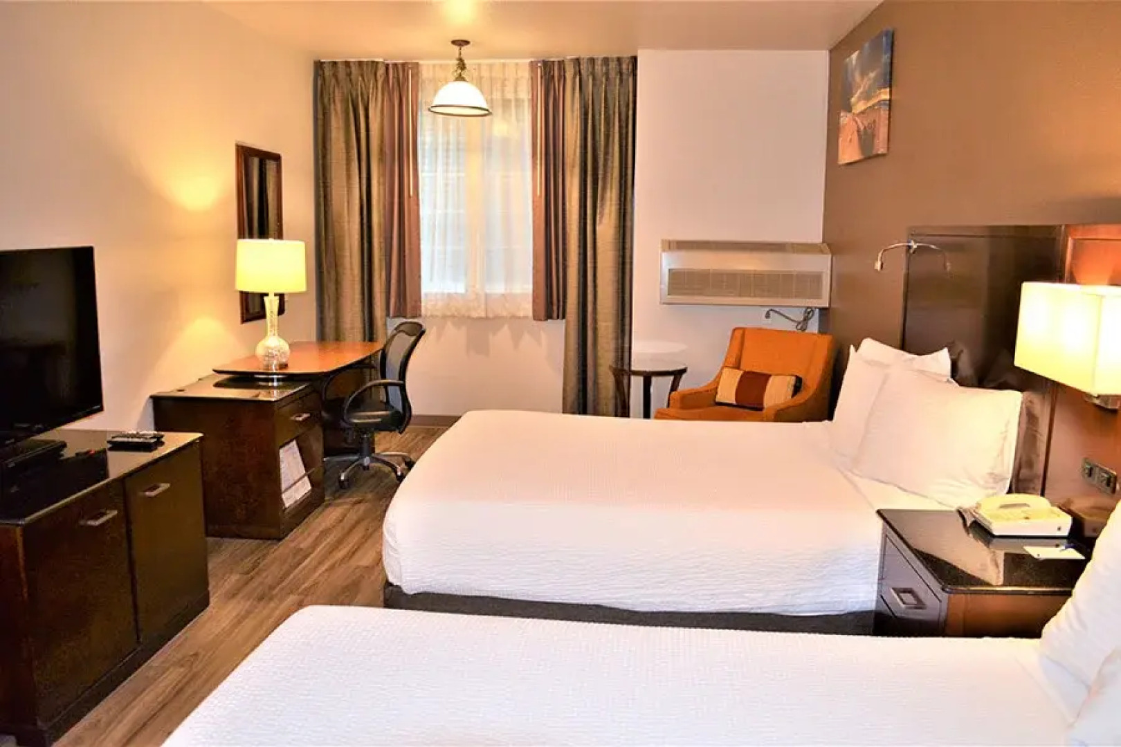 The Ashley Inn & Suites