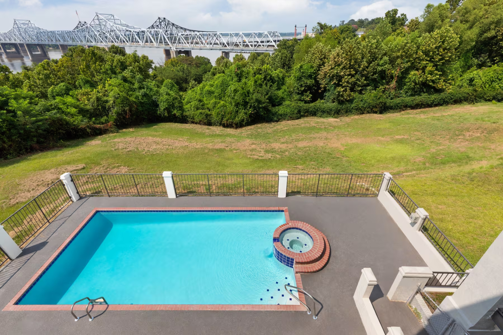 Days Inn & Suites by Wyndham Vicksburg