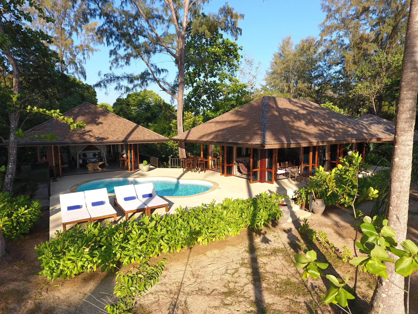 Koh Jum Beach Villas