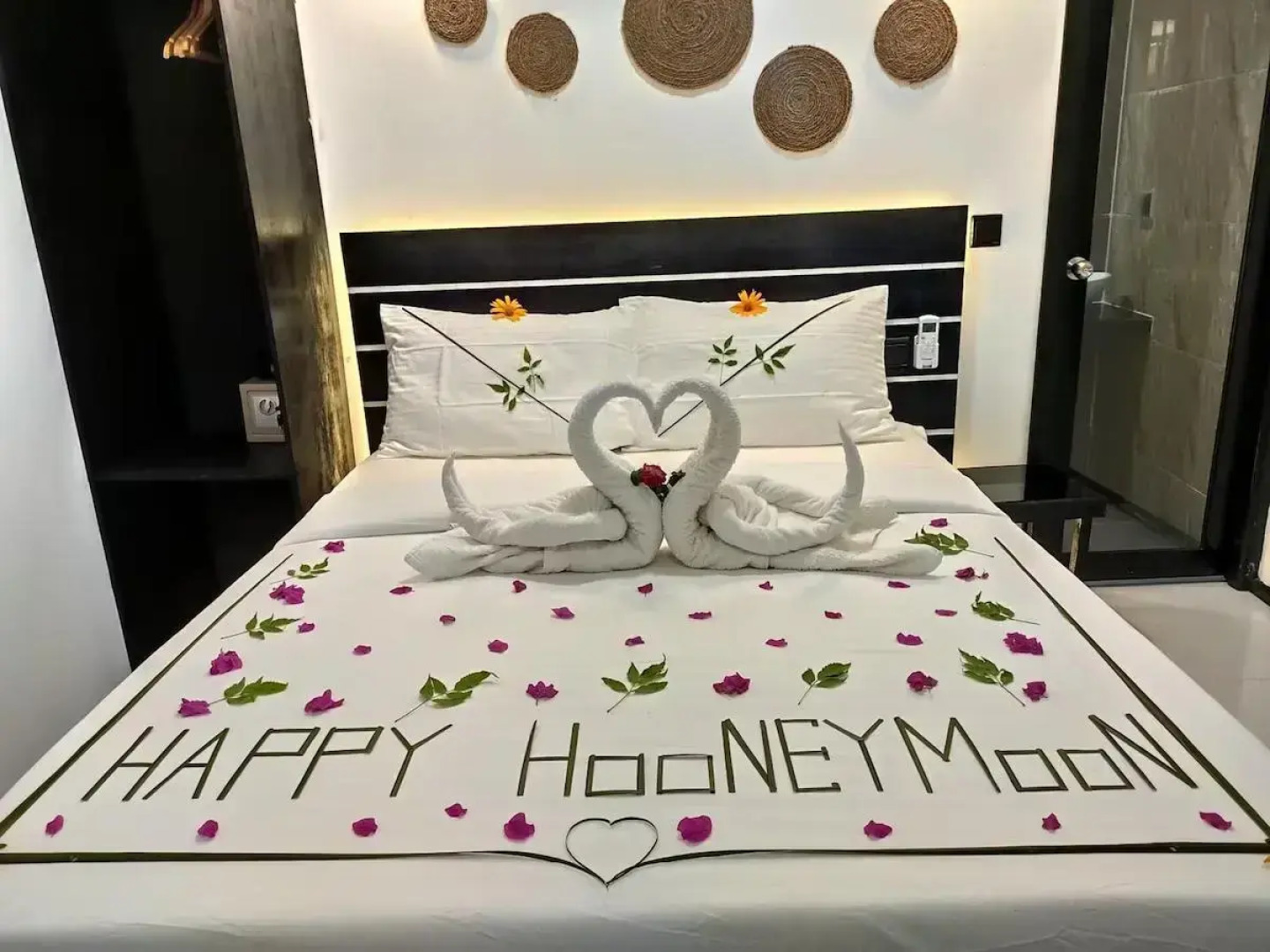 Отель Crown Beach Villas