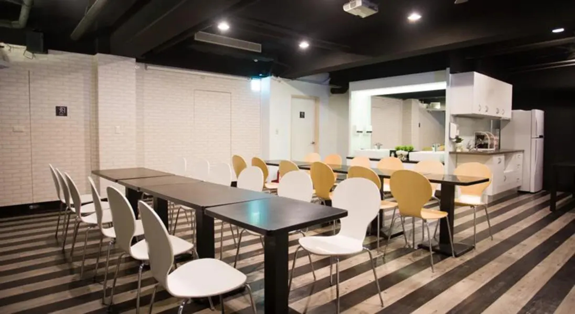 Fun Inn Taipei Hostel