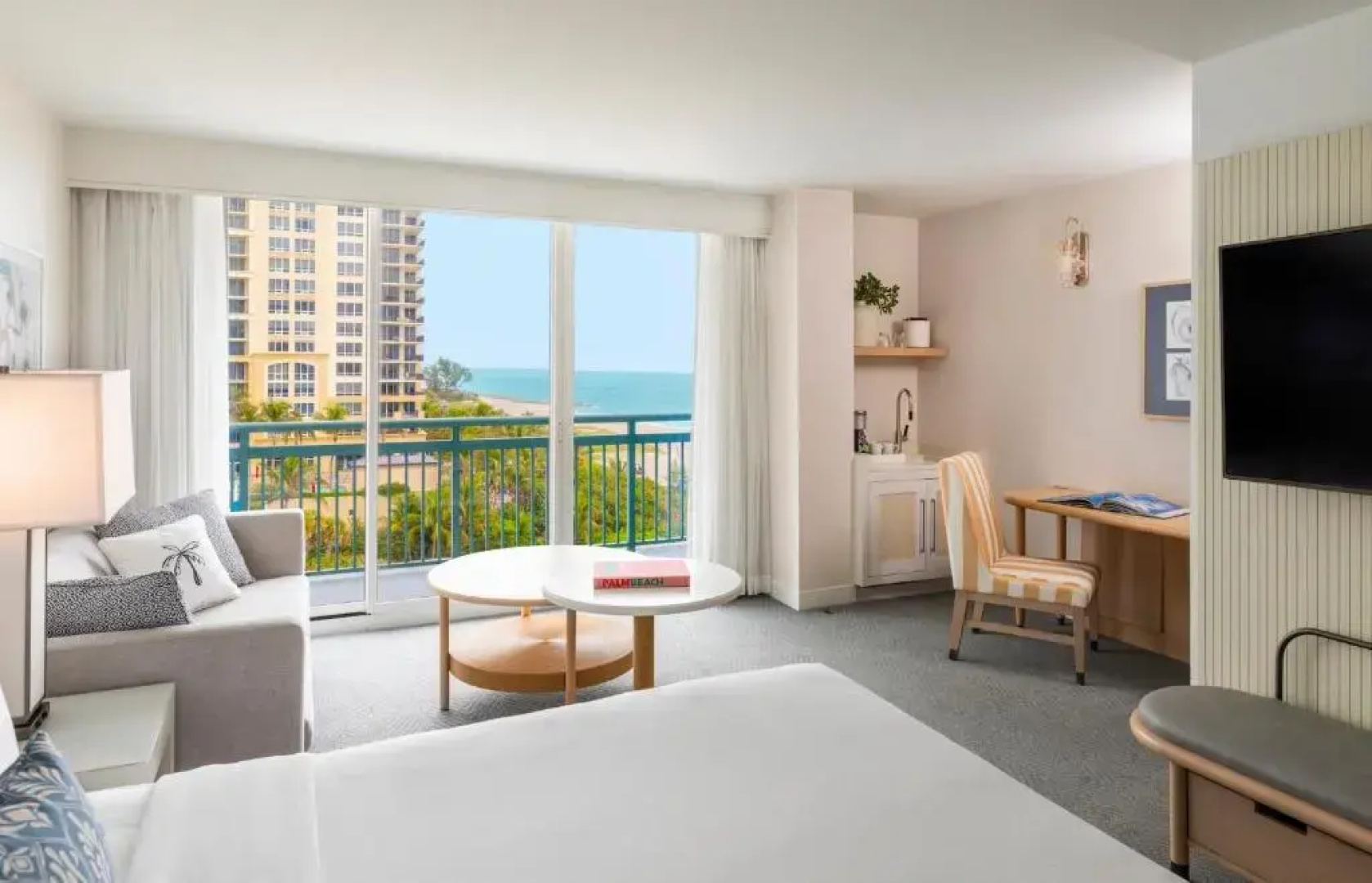 The Singer Oceanfront Resort, Curio Collection by Hilton