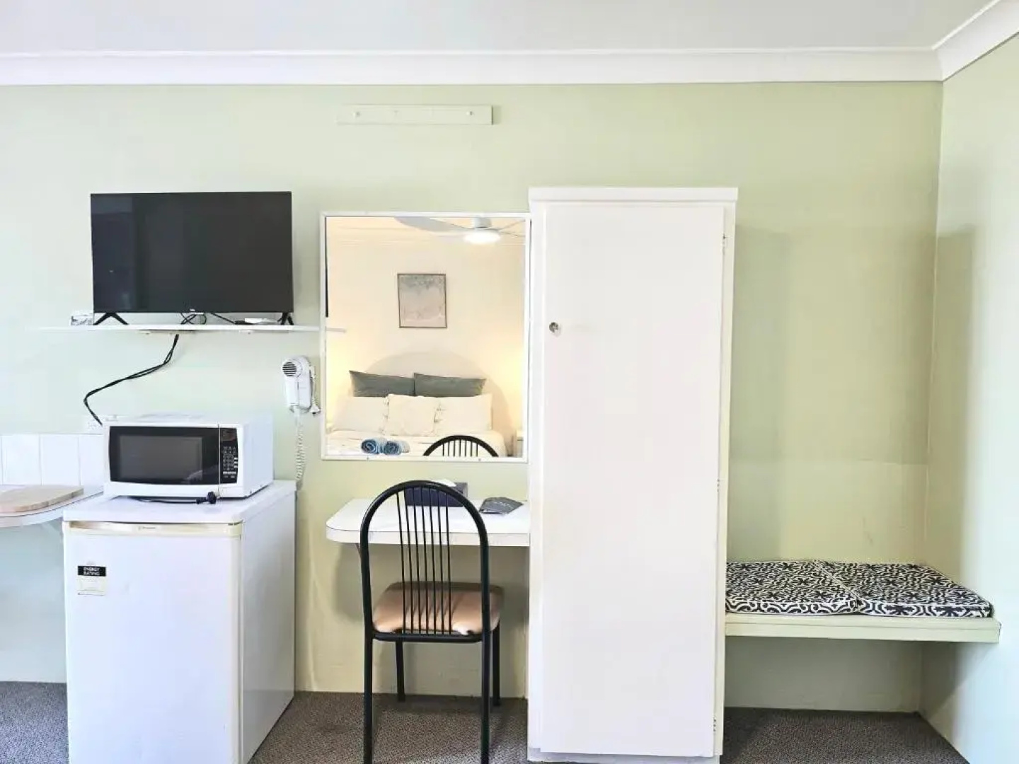 Mollymook Ocean View Motel - Welcoming Guests 18 Years and Older