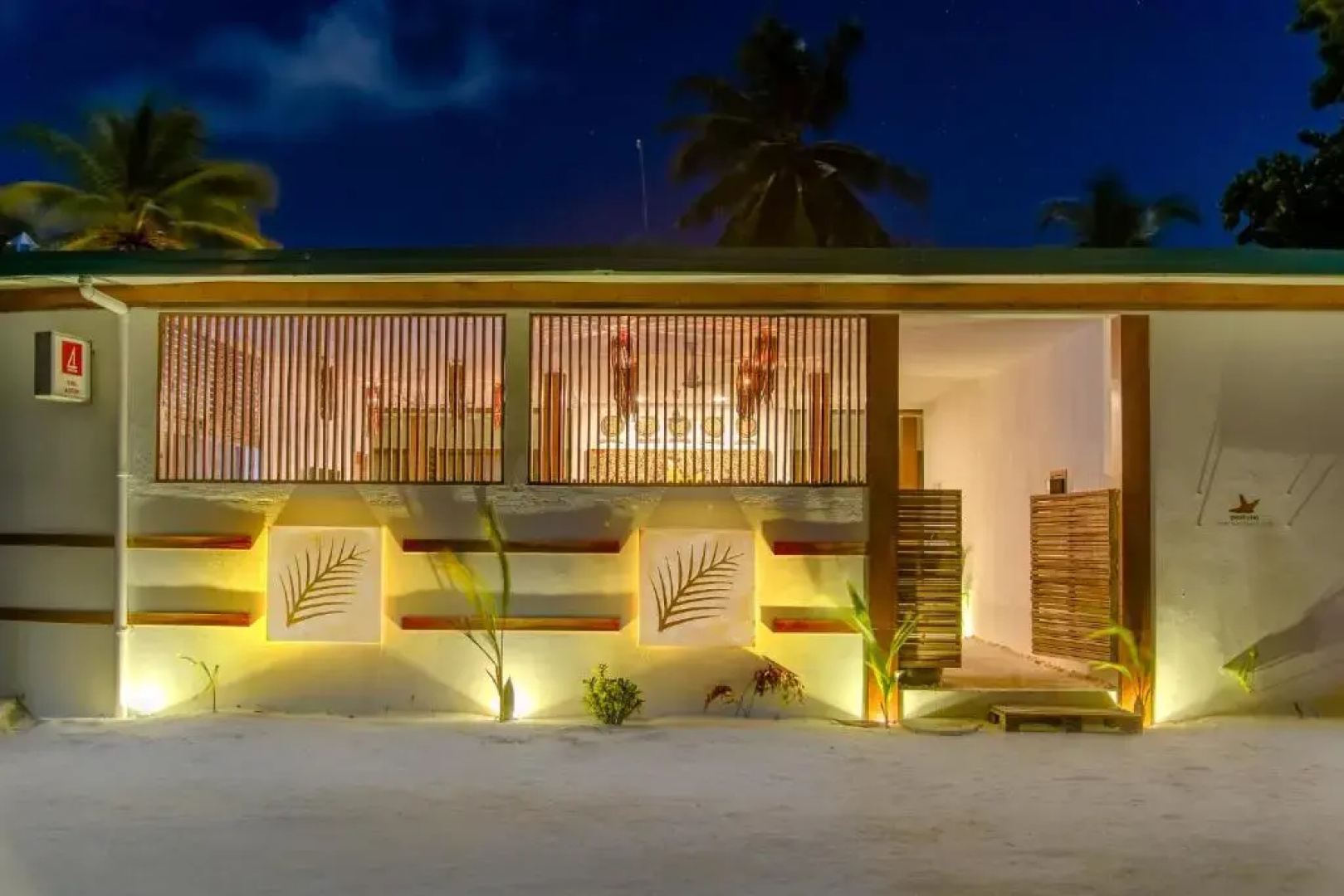 Отель Dhiffushi White Sand Beach