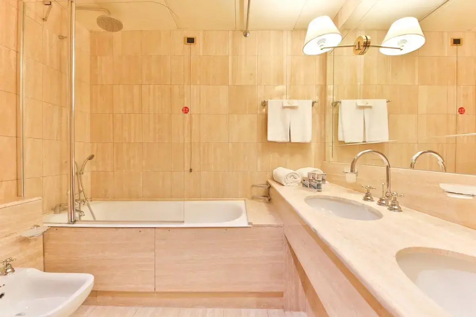 Отель Leon d'Oro