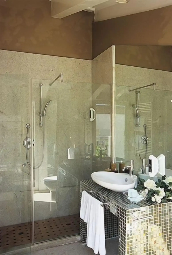 M Glamour Hotel
