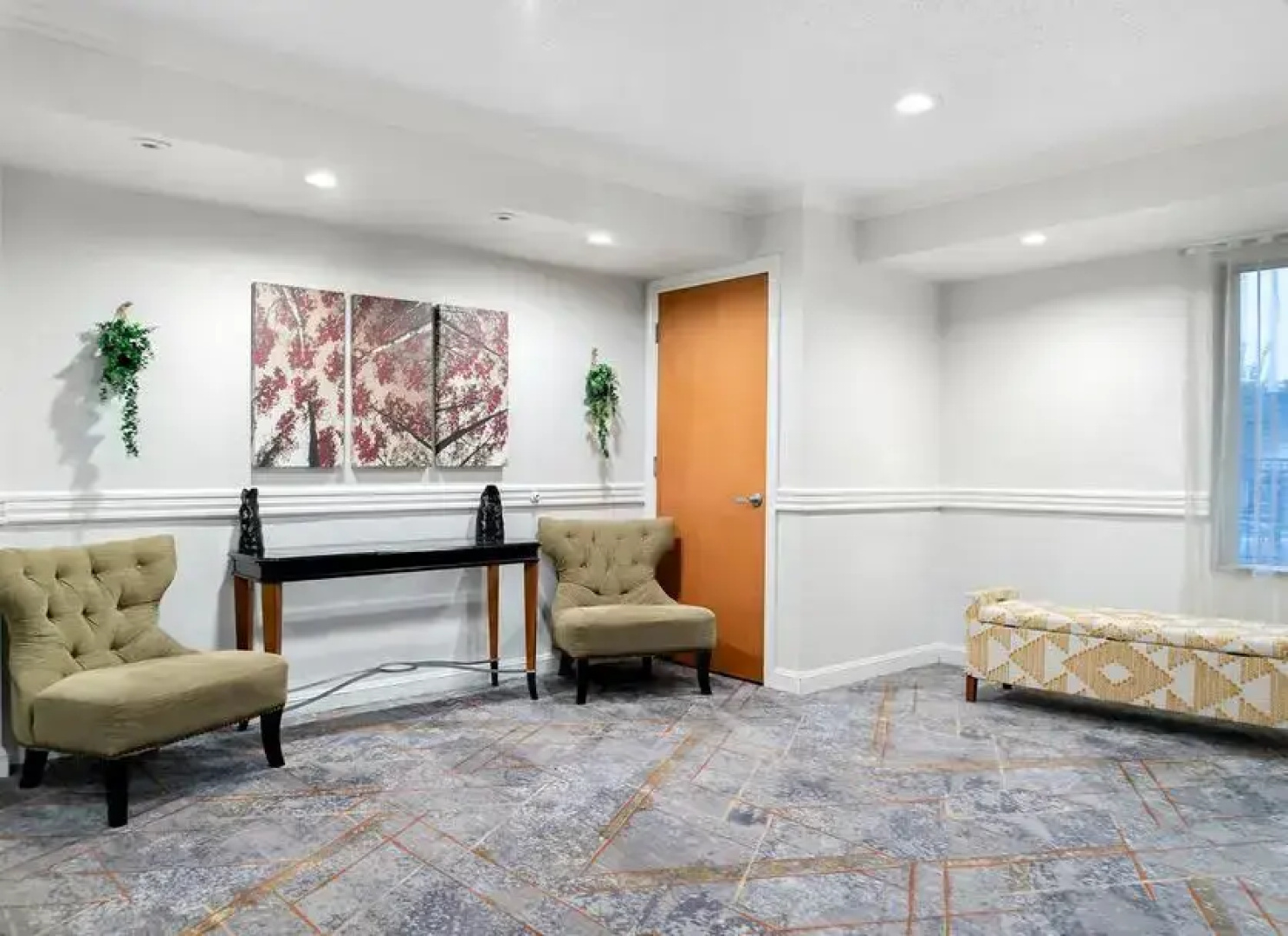 HomeTowne Studios by Red Roof Auburn Hills