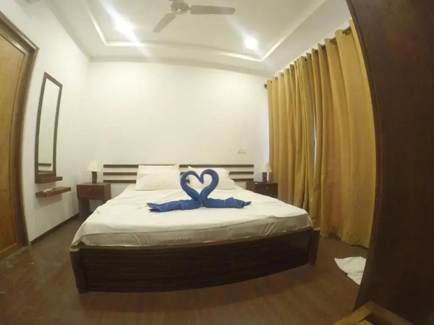 Отель Dhiffushi White Sand Beach