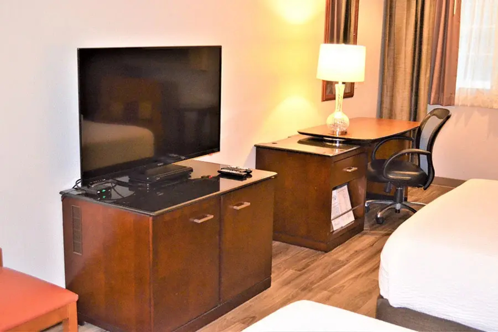 The Ashley Inn & Suites