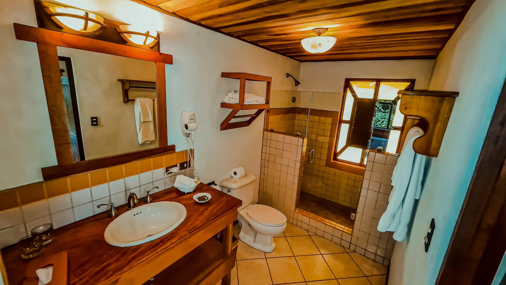 Villa Blanca Cloud Forest Hotel + Retreat