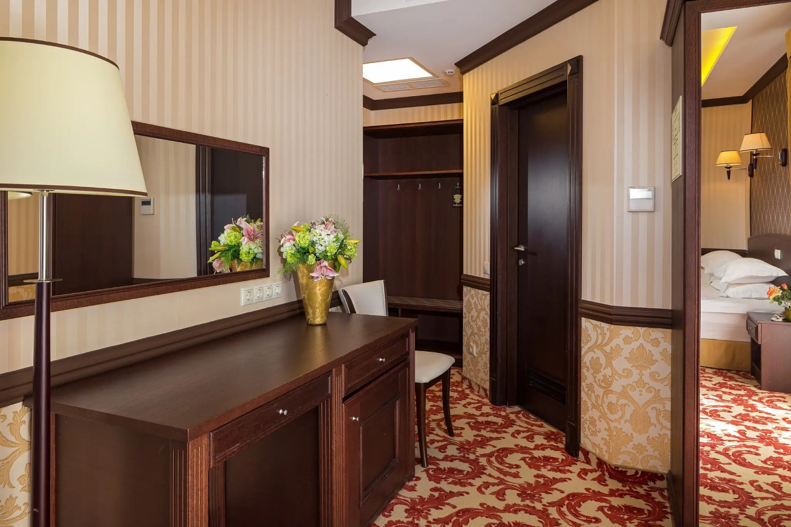 Компасс Отель