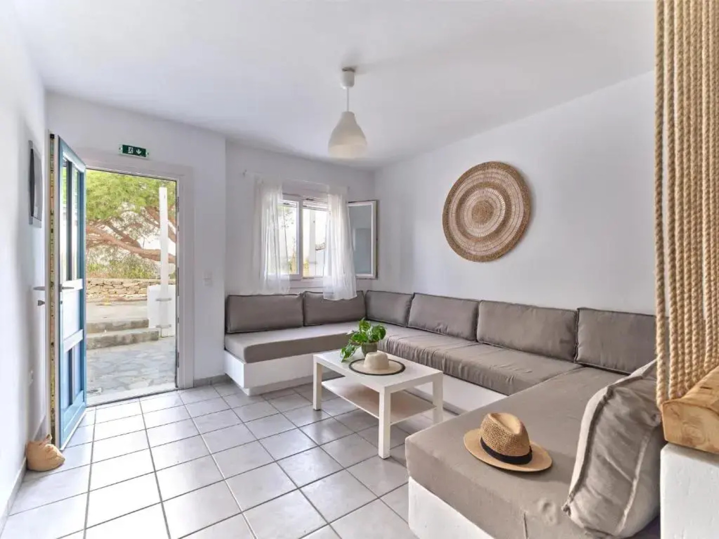 Cleopatra Seaside Homes Paros