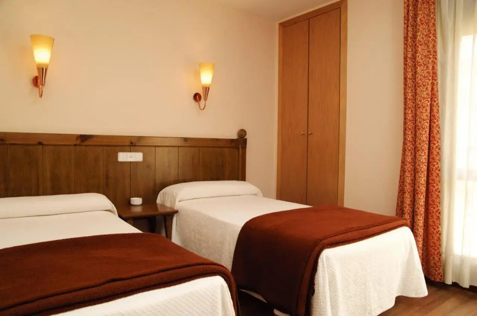 Hotel Pirineos
