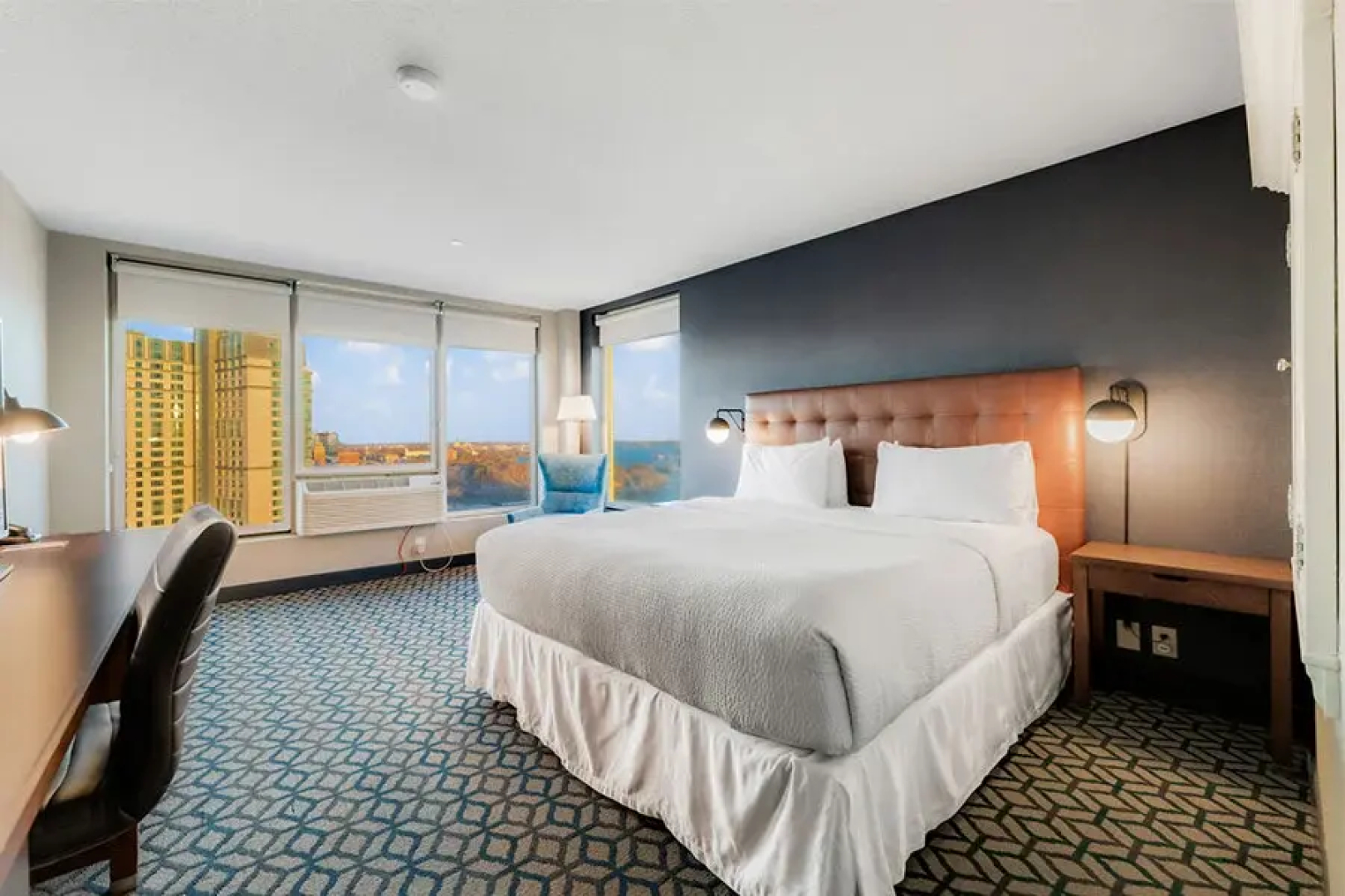 Wyndham Grand Fallsview Hotel