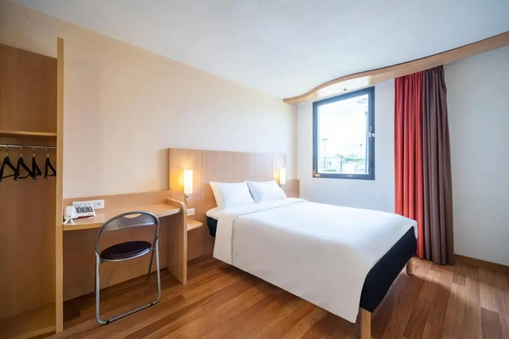 B&B HOTEL Calais Terminal Cité de l'Europe 3 étoiles