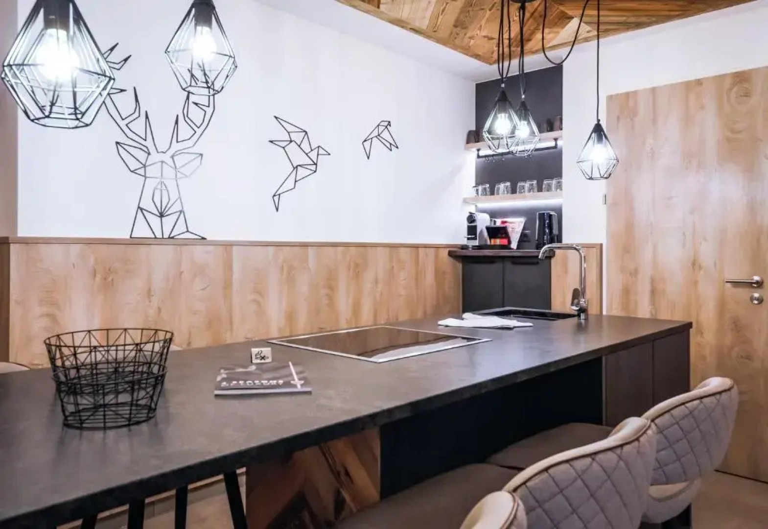 24 by AvenidA - Mountain Hotel