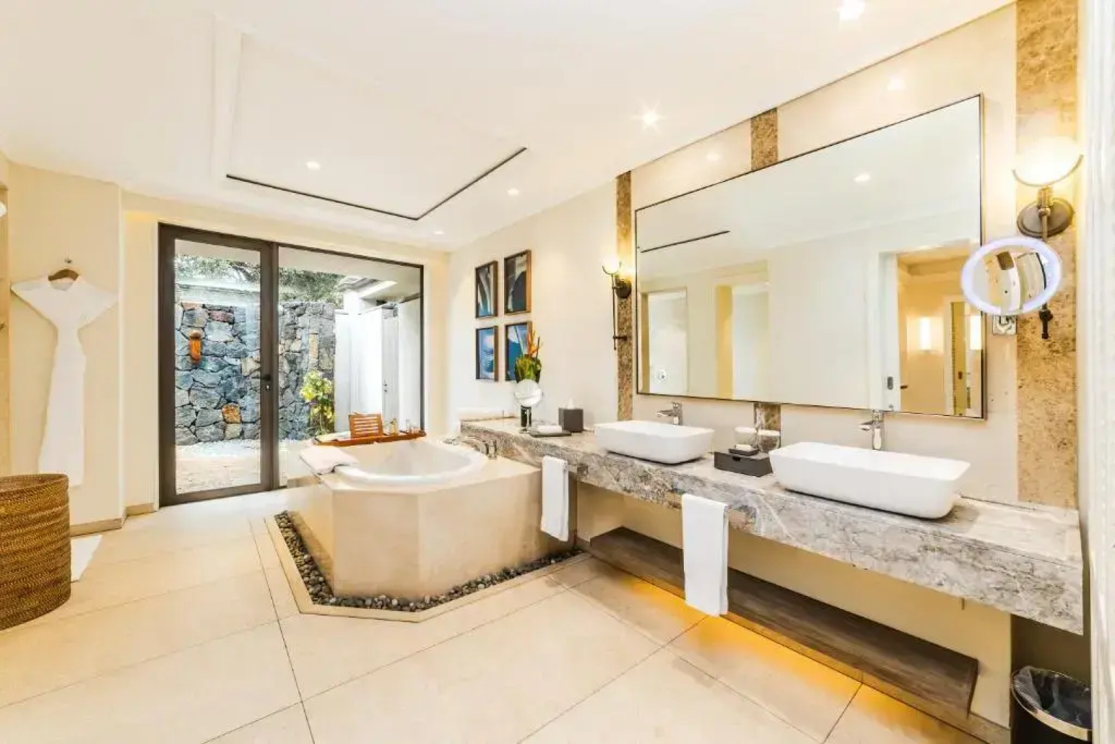 Maradiva Villas Resort & Spa