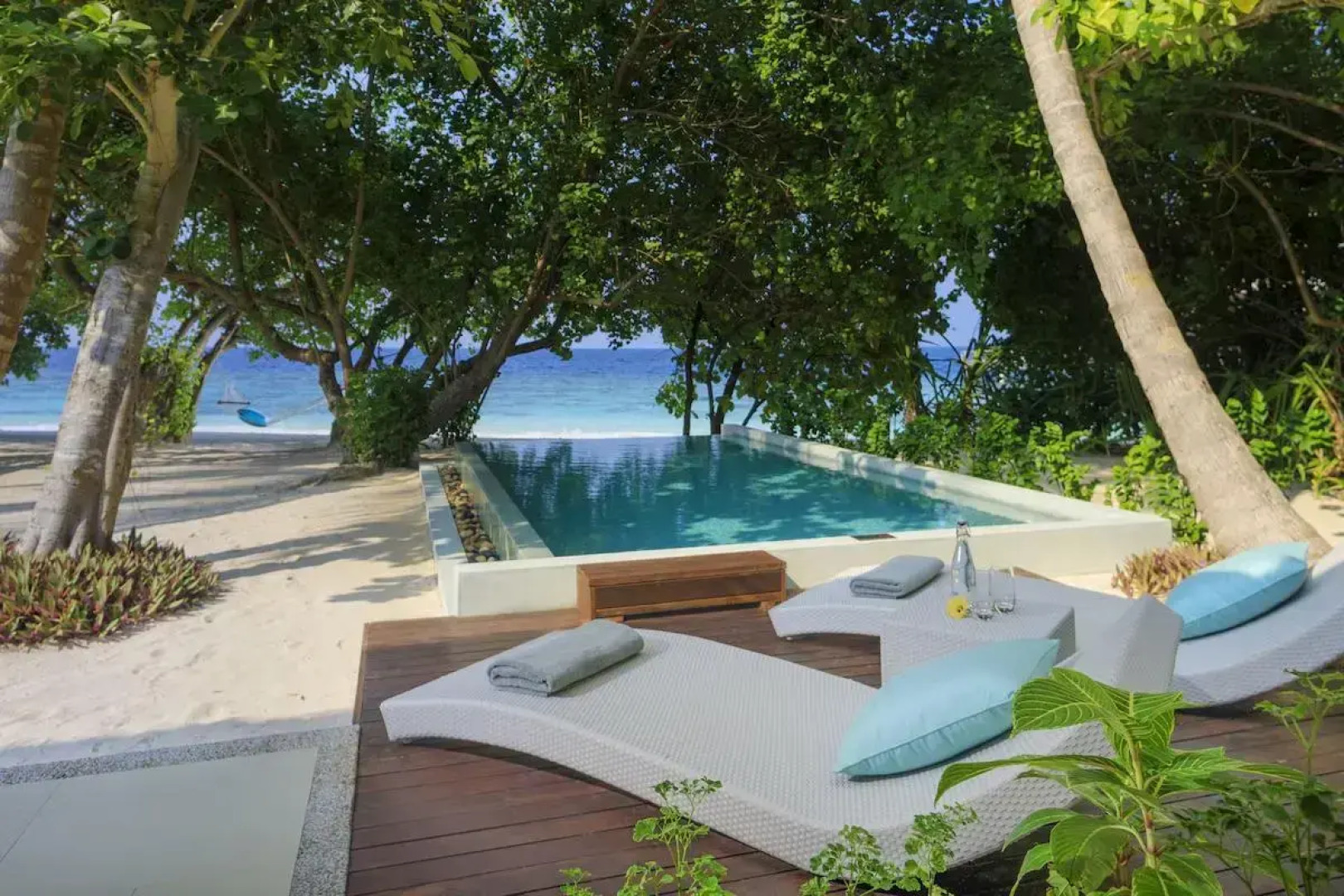 Курорт Dusit Thani Maldives
