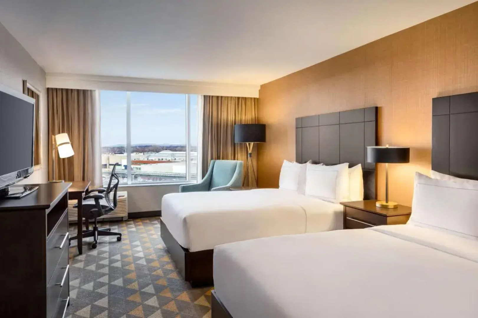 DoubleTree by Hilton Pointe Claire Montreal Airport West