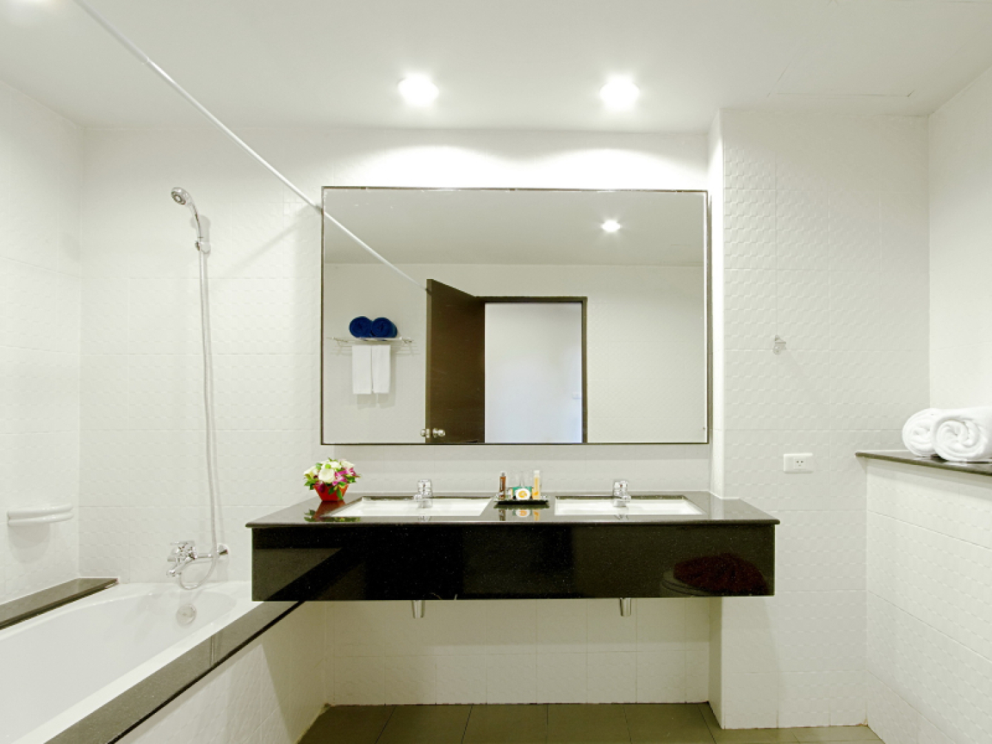 Kata Sea Breeze Resort