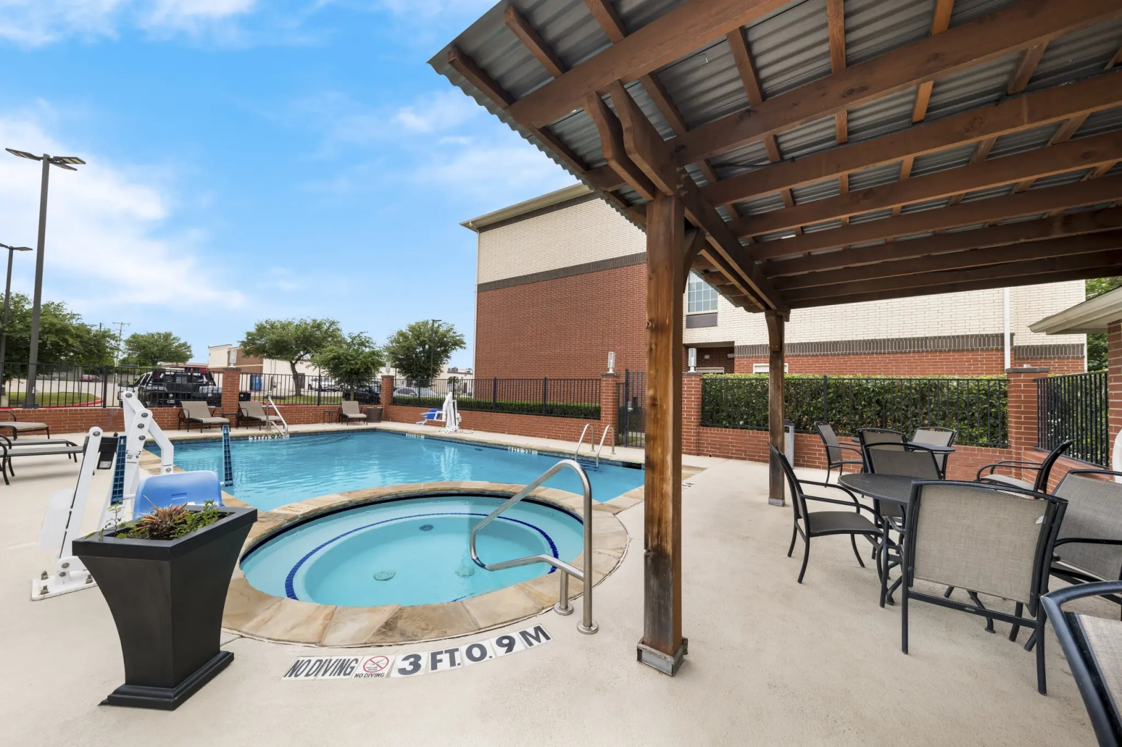 Best Western Plus Lake Dallas Inn & Suites
