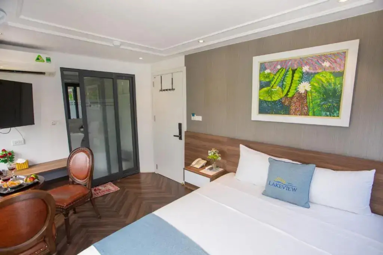 Hanoi Lake View Hotel & Travel