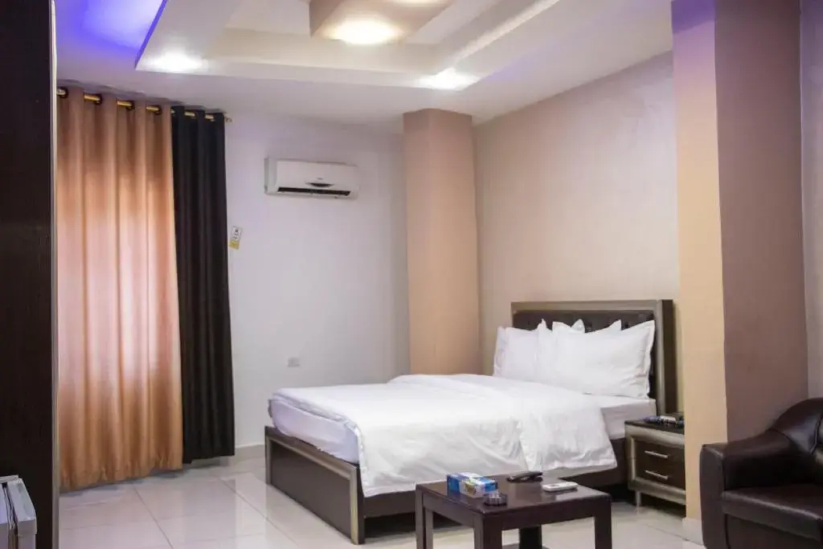 Sara Crown Hotel