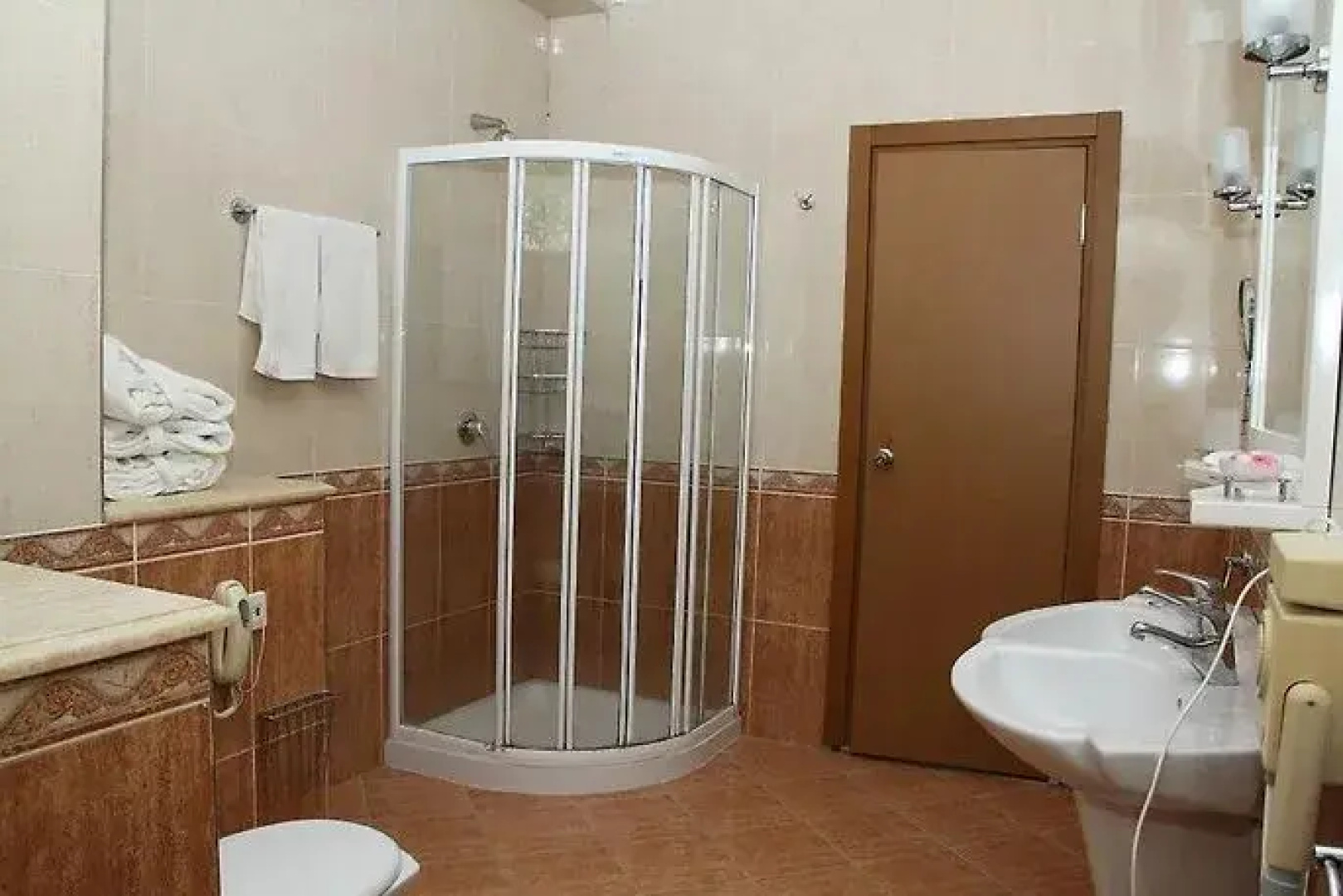 Andamati Hotel