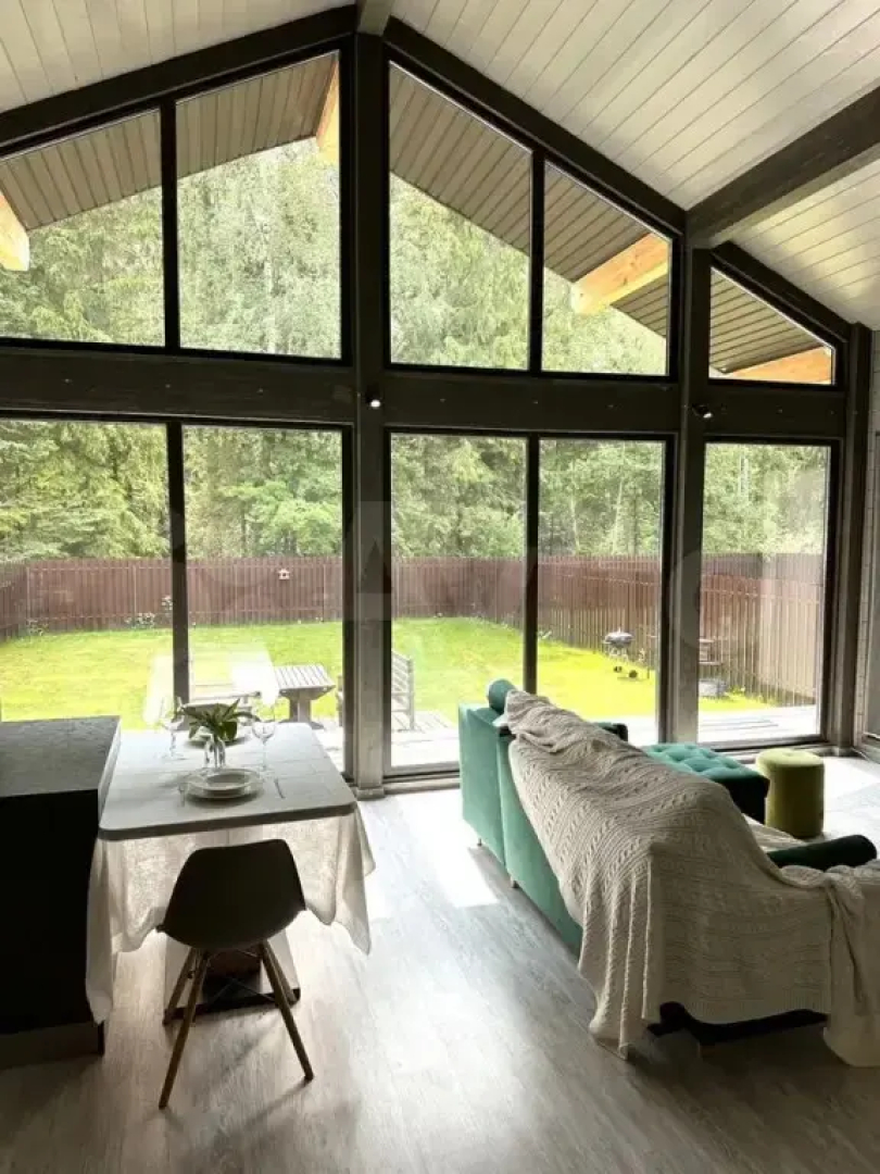 Dom S Panoramnymi Oknami I Vidom Na Les Privat House