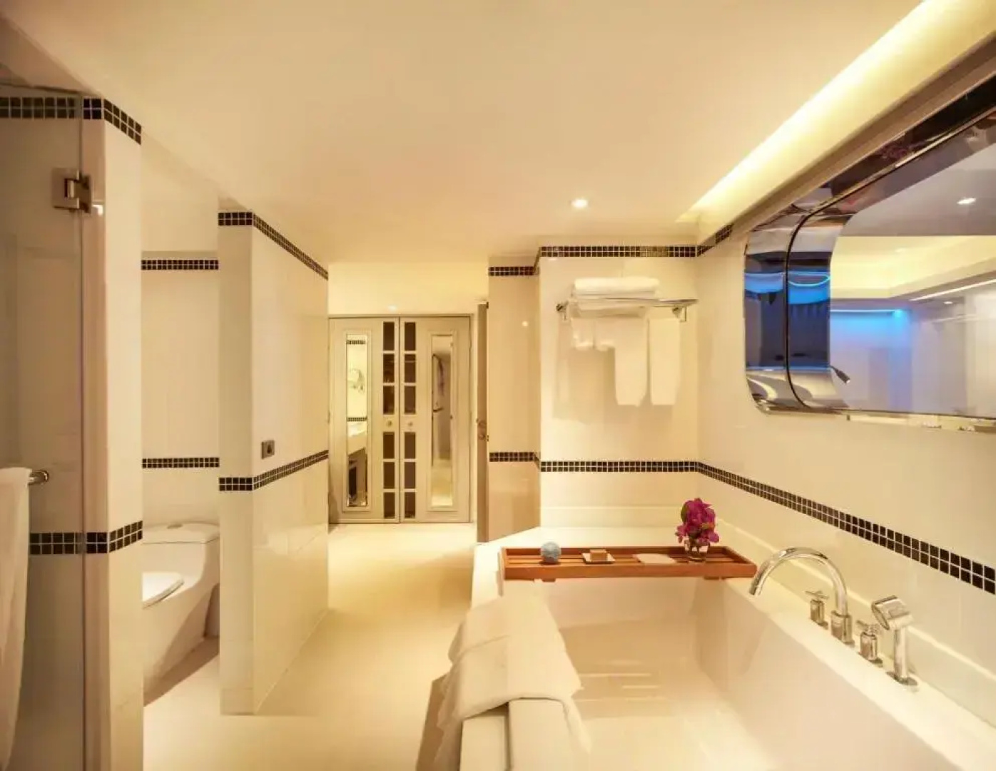 Отель The Boathouse Phuket