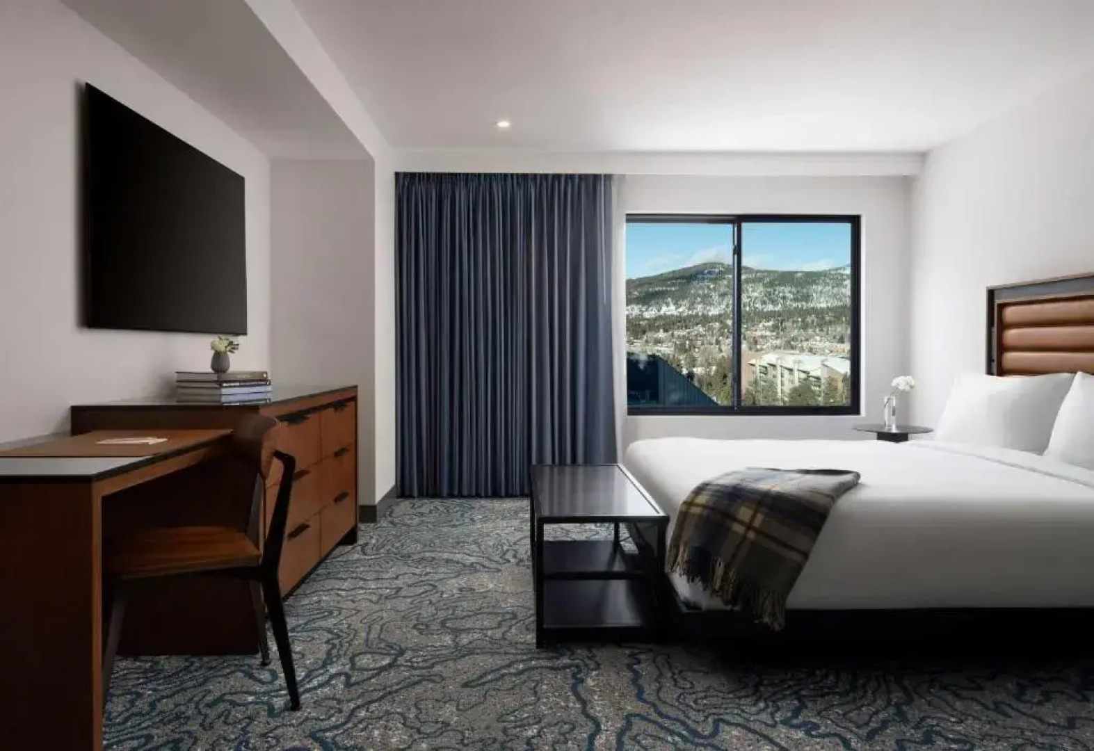Hotel Alpenrock Breckenridge, Curio Collection by Hilton