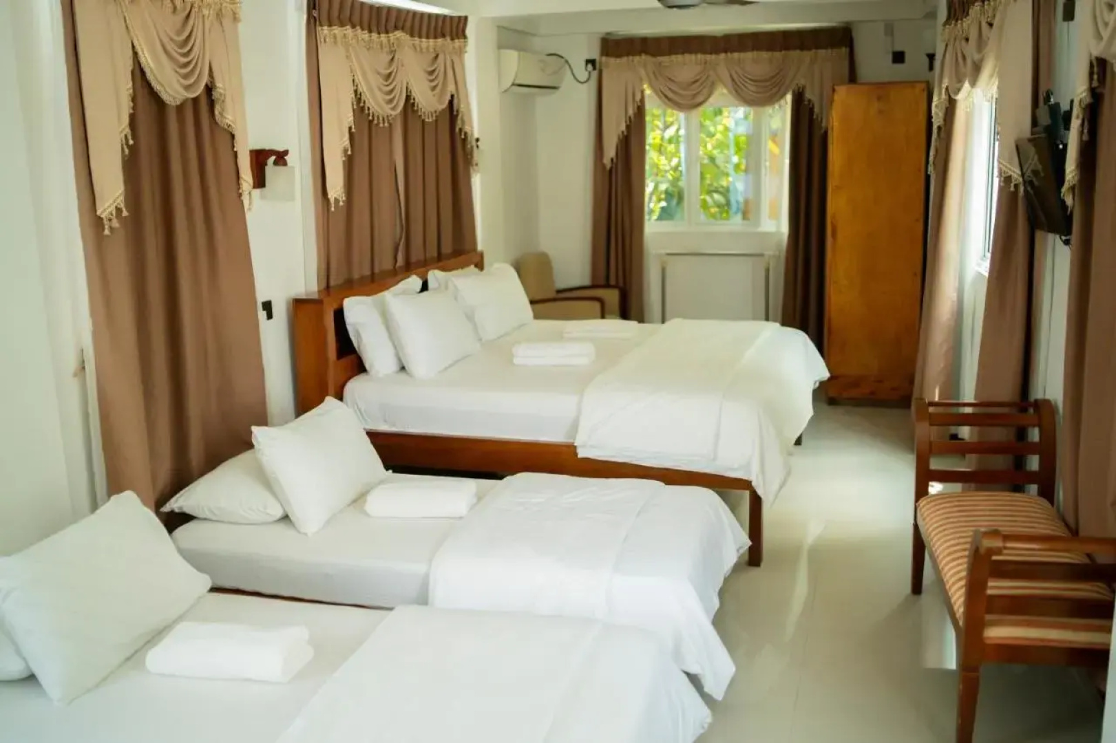 Tropical Biosphere Hotel