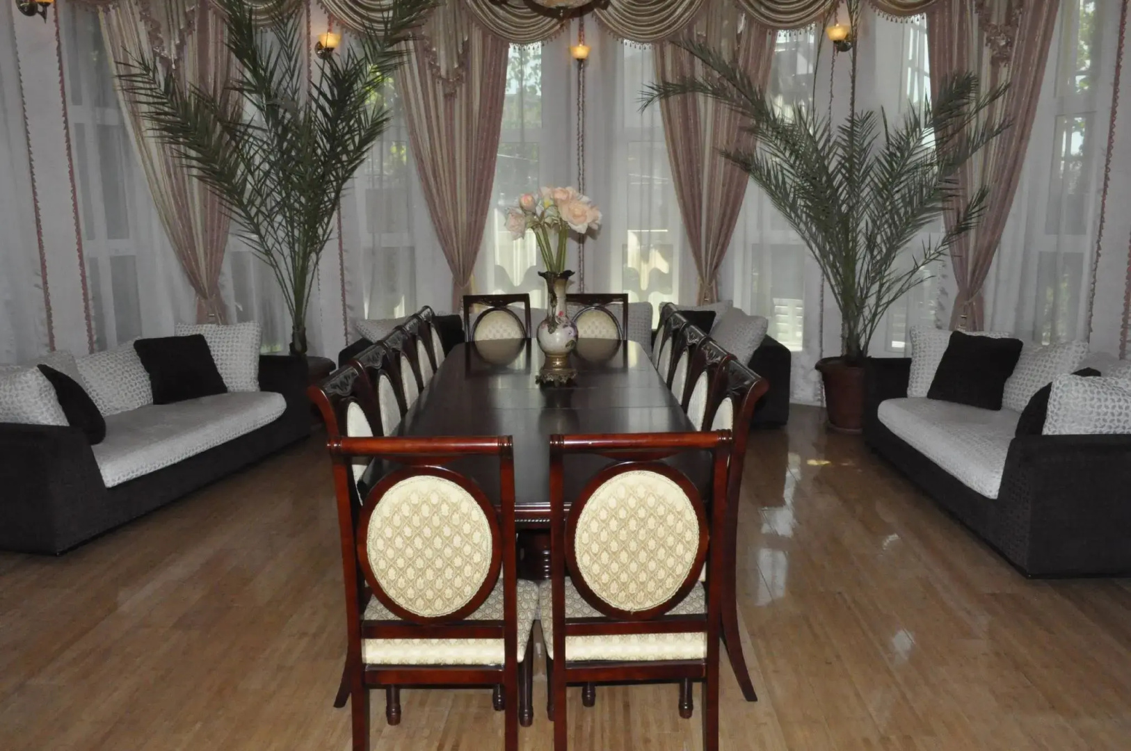 Lux Hotel