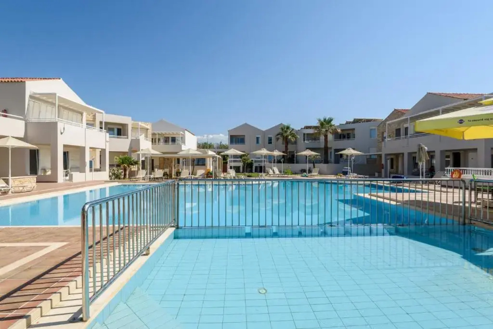 Kostakis Beach Apartments