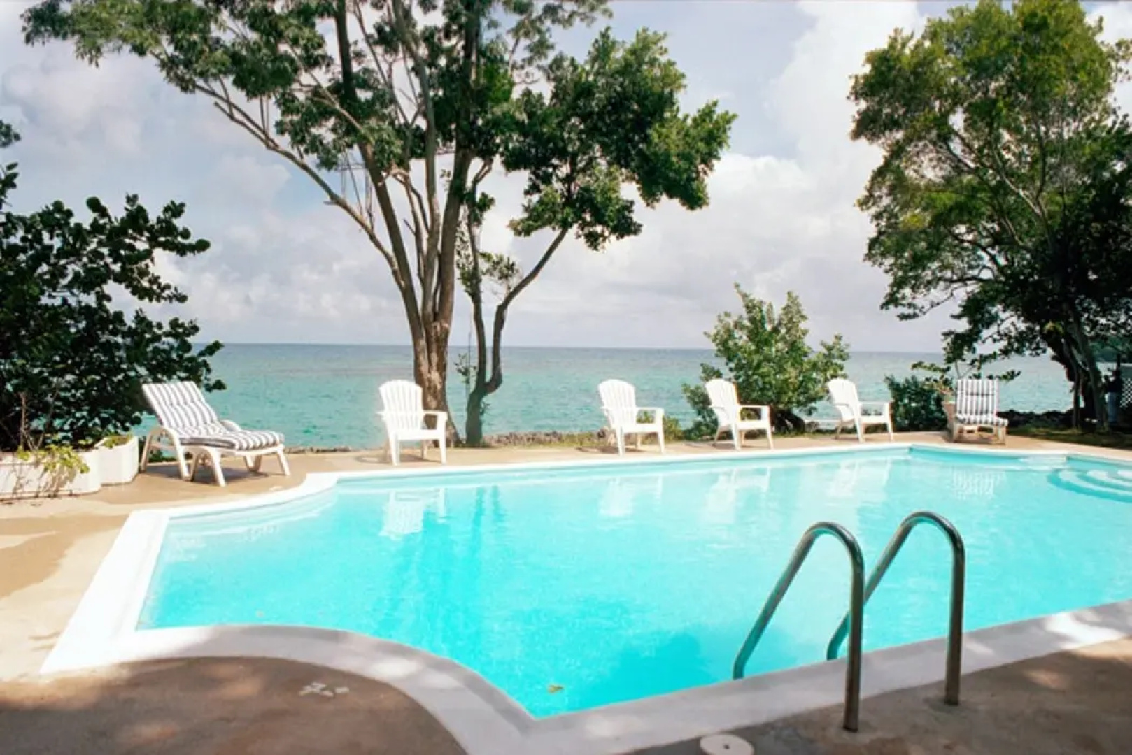 4 BR Oceanfront Family Villa - Ocho Rios - PRJ 1236