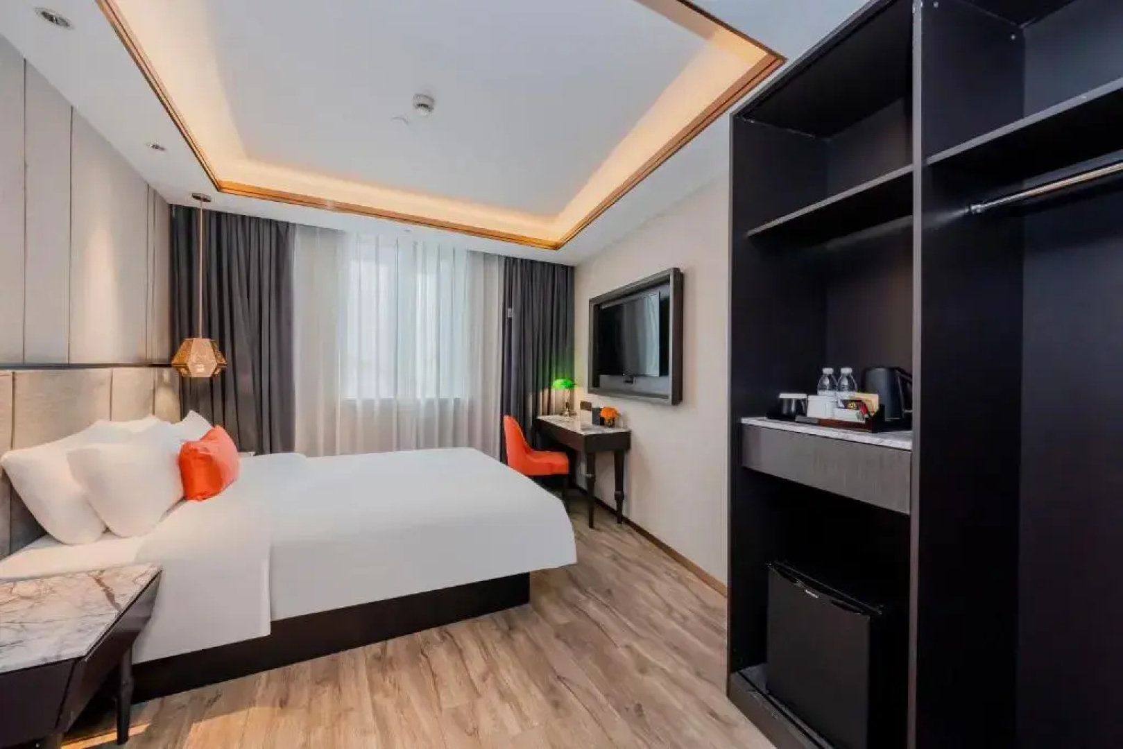 Yitel Premium Shanghai People Square Nanjing Road Pedestrian Street Shop