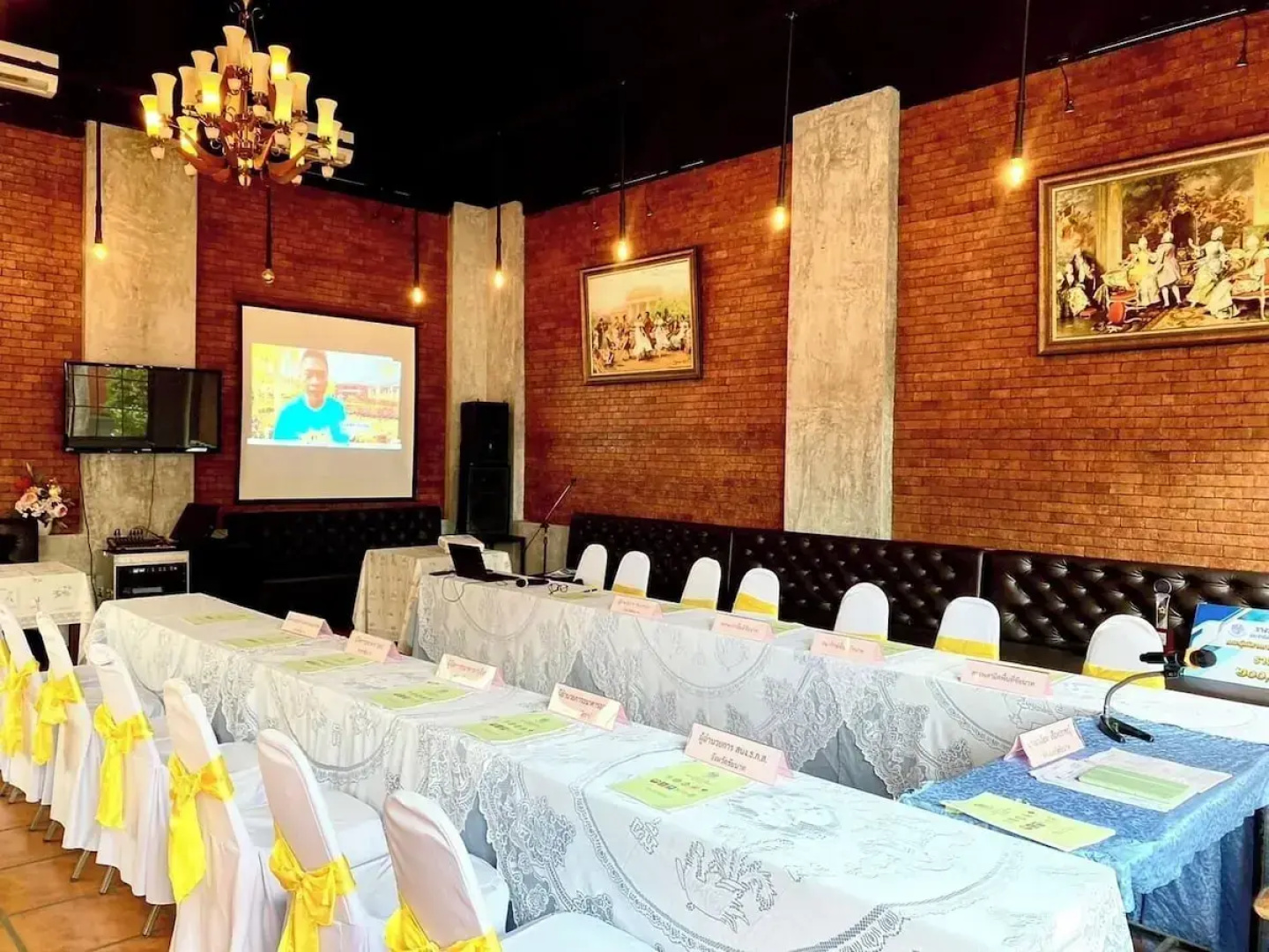 Chainatgrand Hotel