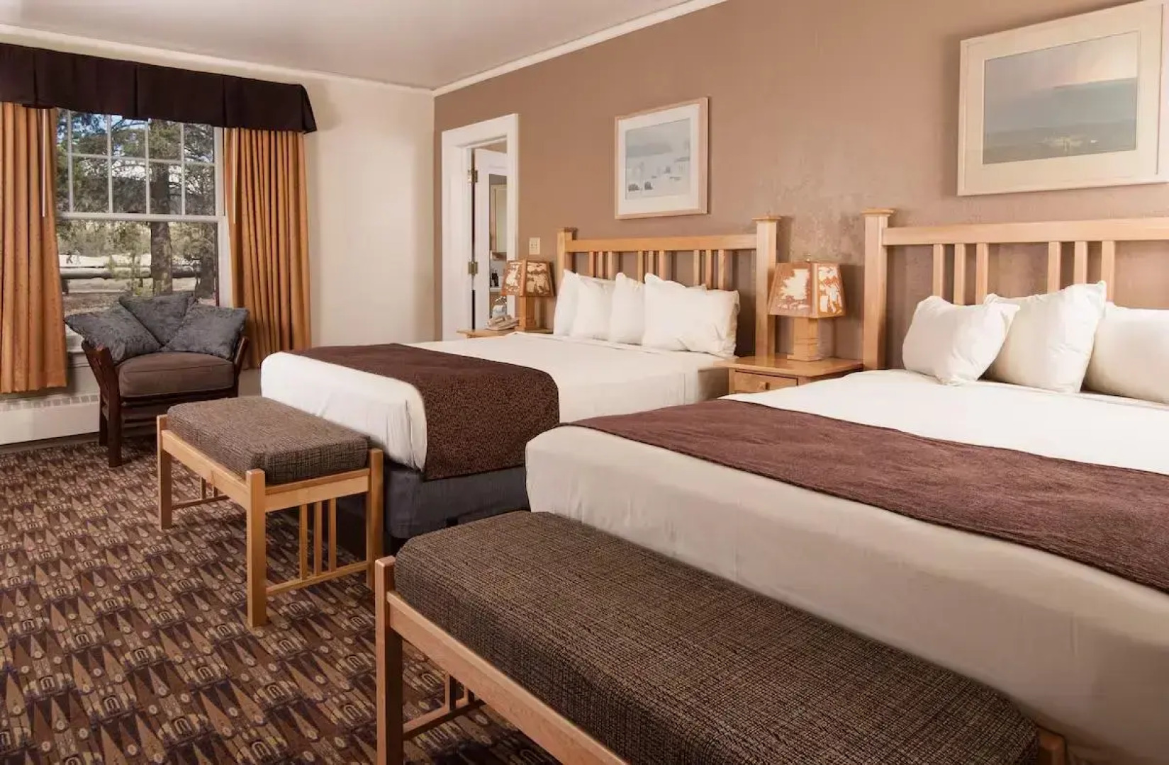 Отель Old Faithful Inn — Inside the Park