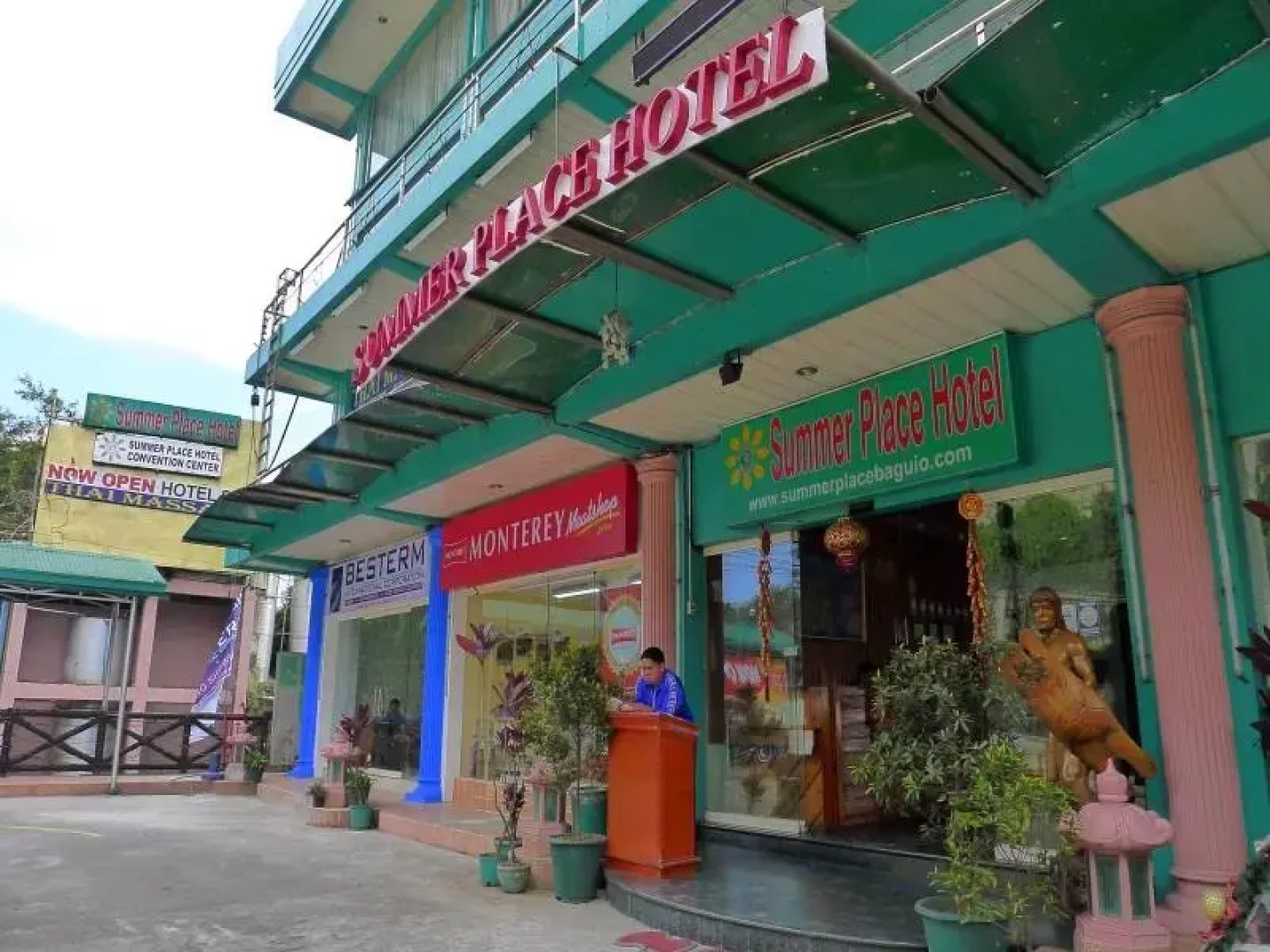 Summer Place Hotel