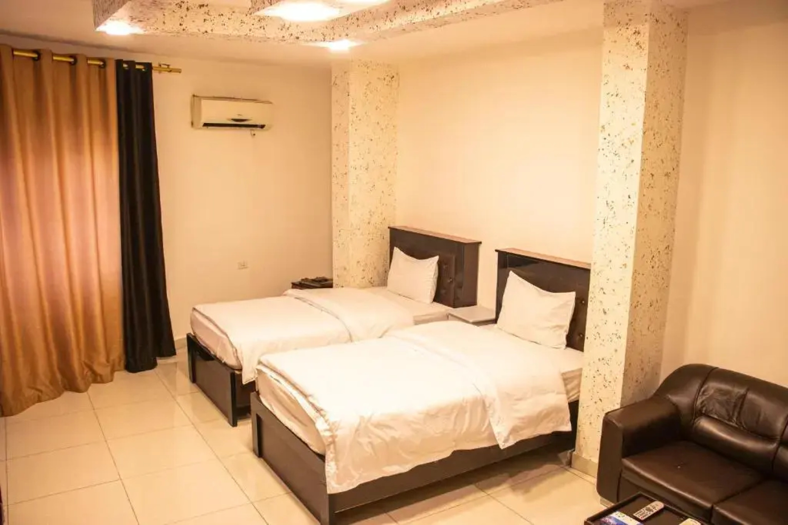 Sara Crown Hotel