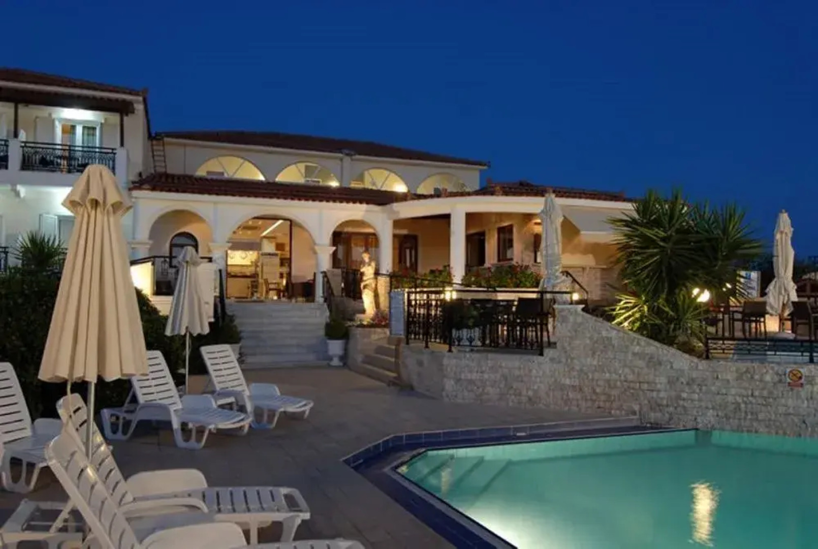 Venus Hotel & Suites