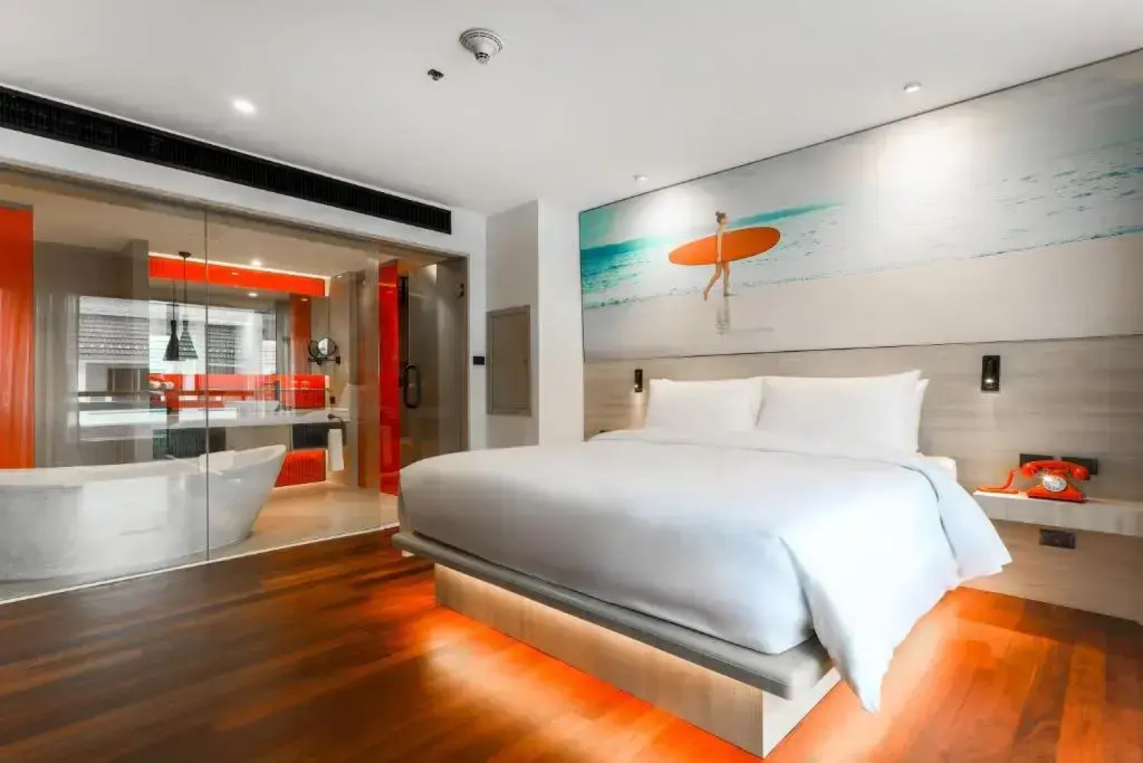 Отель Radisson RED Phuket Patong Beach