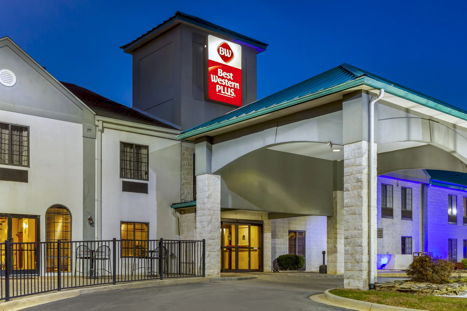 Best Western Plus South Hill Inn