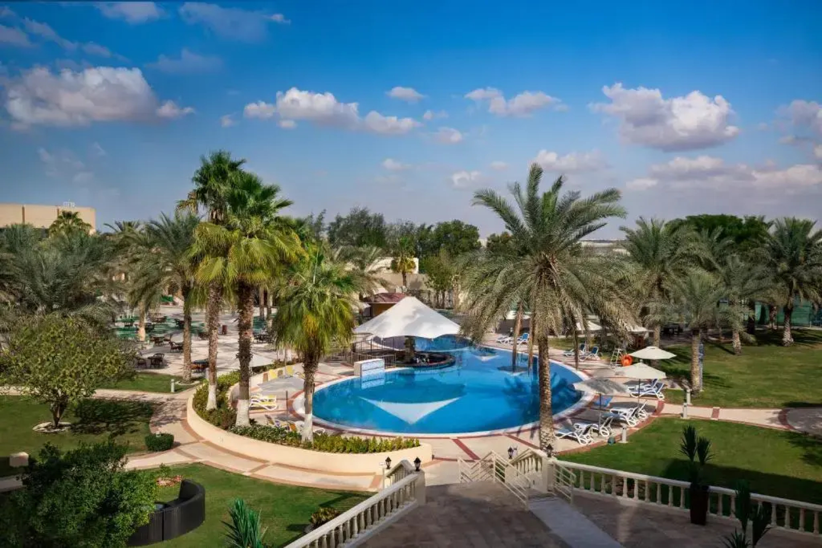 Metropolitan Al Mafraq Hotel