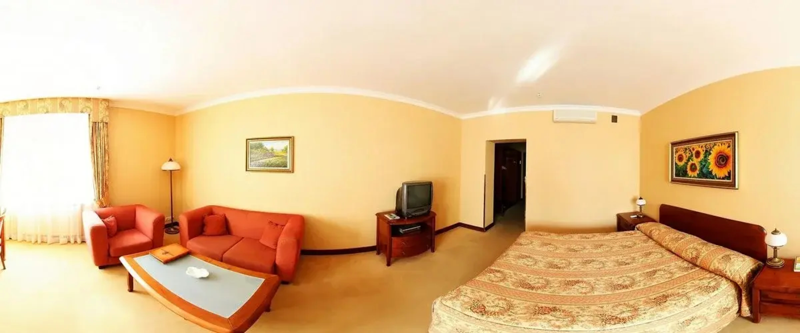 Навария Нова отель возле Озера