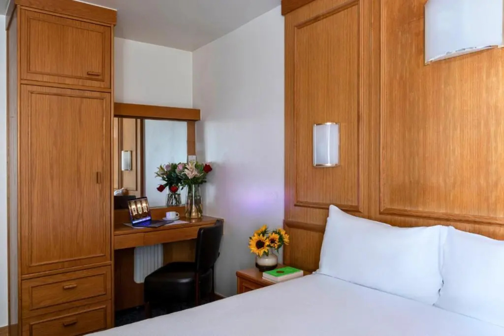 Отель St Giles London