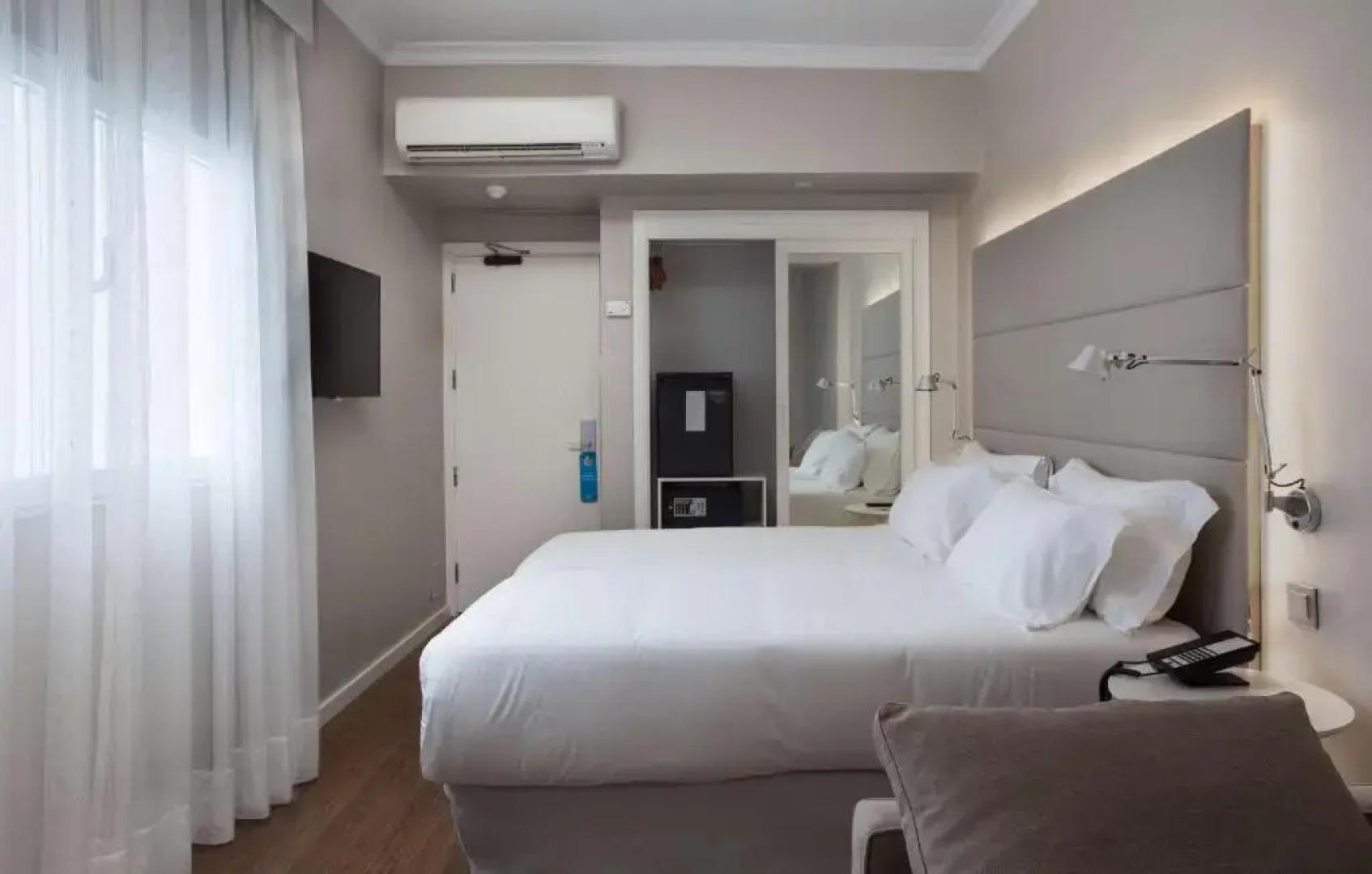 Отель NH Las Palmas Playa las Canteras