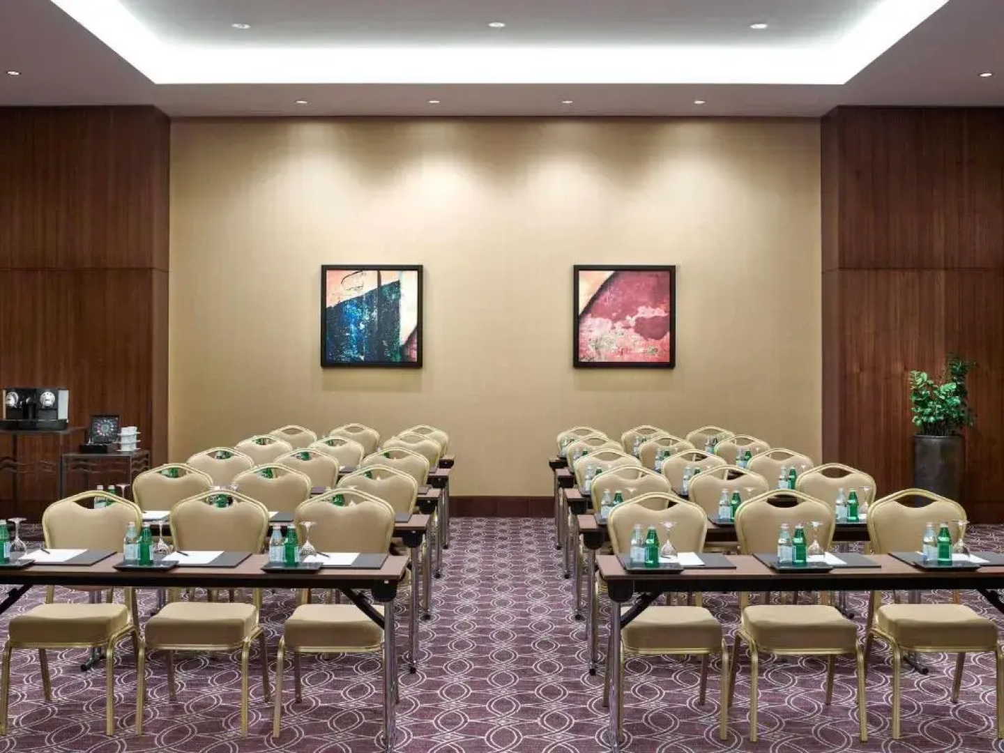 Отель Swissotel Al Ghurair 