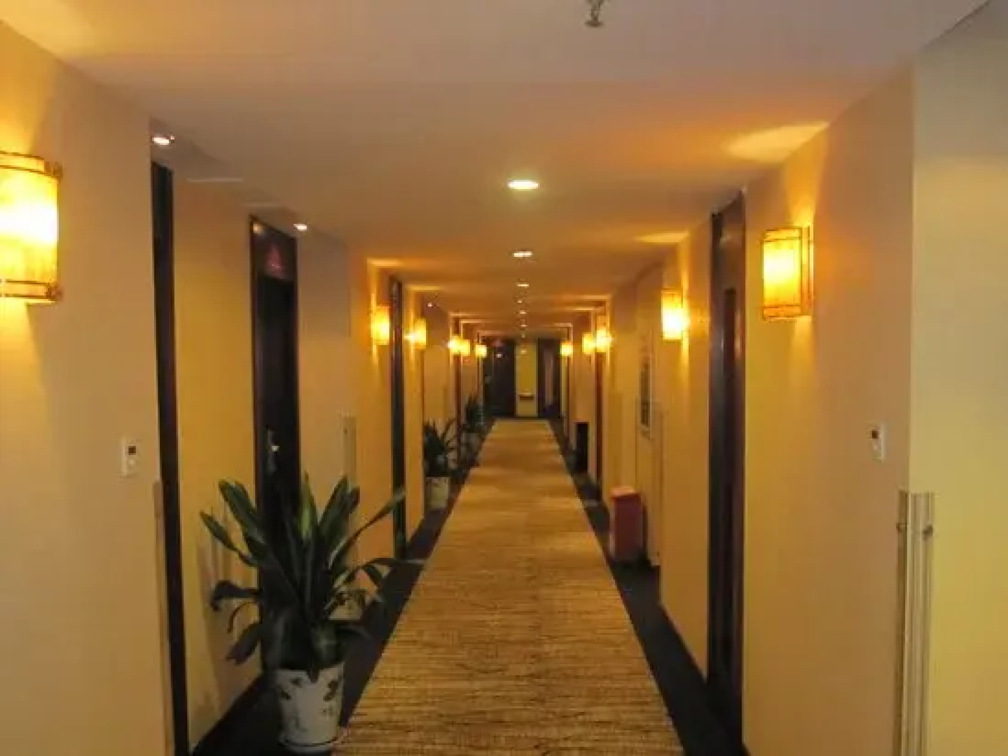 Hailuocun Hotel