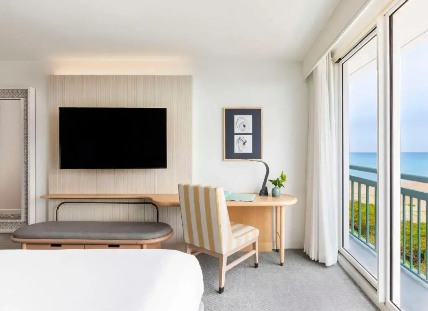 The Singer Oceanfront Resort, Curio Collection by Hilton